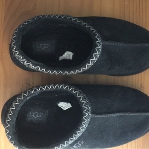 Men’s Uggs size 10 black.